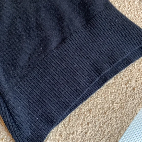 Hooked up women’s black cow neck xs sweater - Picture 6 of 7